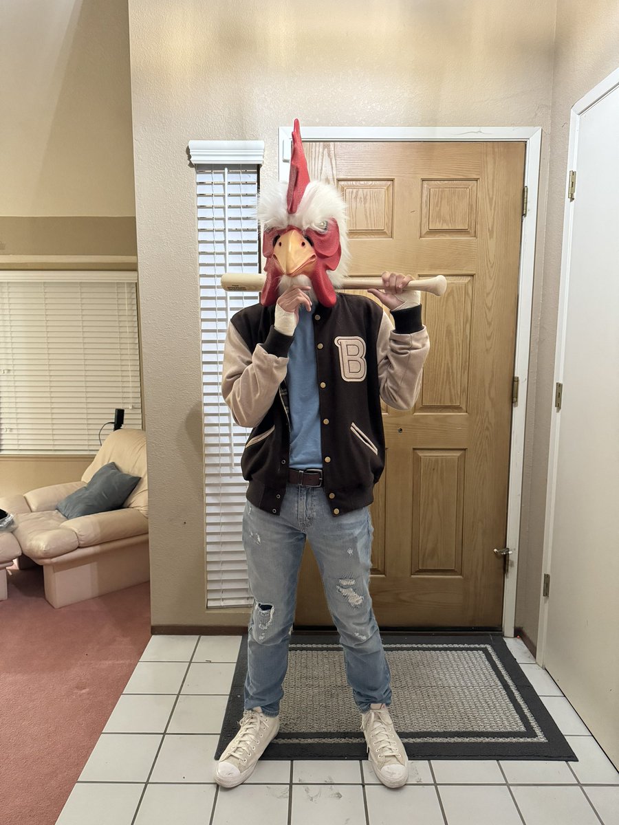saikaV1's tweet photo. “Do you like hurting other people?”

To commemorate the end of OctobHorror, I did a cosplay of Jacket from Hotline Miami by #dennationgames and @devolverdigital! 🐔⚾️📞

#hotlinemiami #hotlinemiamicosplay #jacketcosplay https://t.co/8Q8CKEACV6