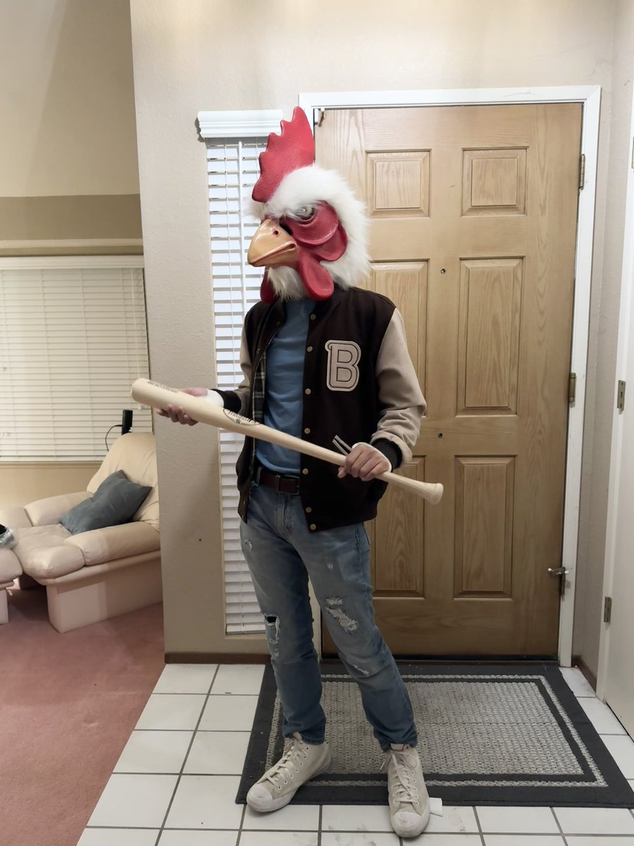 saikaV1's tweet photo. “Do you like hurting other people?”

To commemorate the end of OctobHorror, I did a cosplay of Jacket from Hotline Miami by #dennationgames and @devolverdigital! 🐔⚾️📞

#hotlinemiami #hotlinemiamicosplay #jacketcosplay https://t.co/8Q8CKEACV6