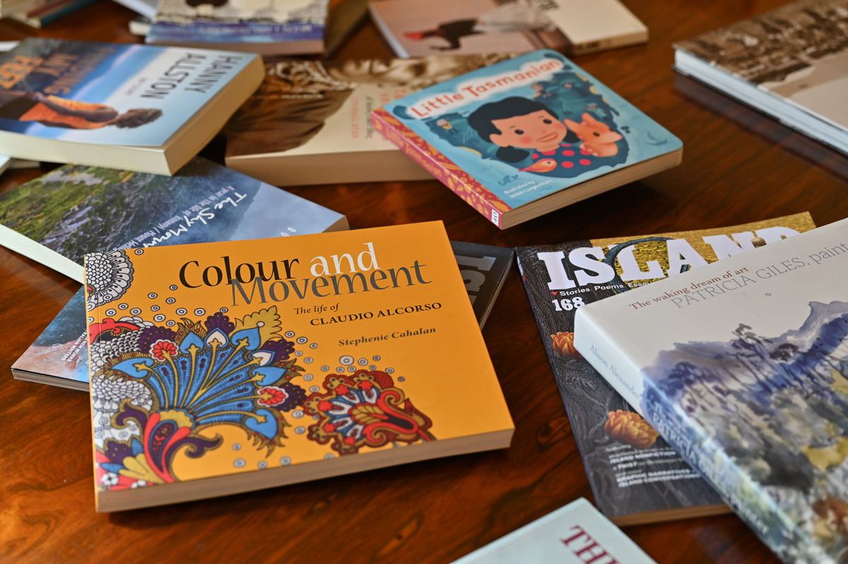 We are honoured to be declared a <a href="/UNESCO/">UNESCO 🏛️ #Education #Sciences #Culture 🇺🇳</a> #CityOfLiterature.

Tasmania’s Aboriginal community revived this island’s original stories with palawa kani, a hybrid of lutruwita’s indigenous languages.

Australia’s first novel was published in Hobart in 1818.

buff.ly/45WXLCL