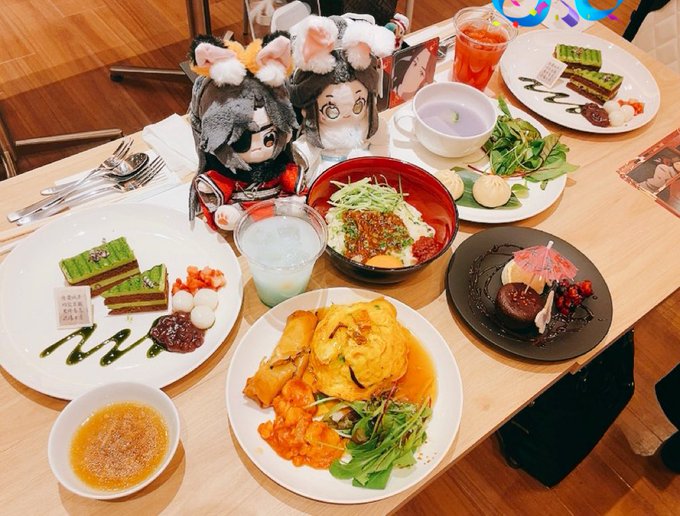 天官カフェ行ってきました〜 テーブルが広いので大変助かるっ!! 皆様の色んなグッズが見られて眼福!! コラボカフェ、最高だぁ 楽しかった〜!!! お茶の椀の大きさ良いね