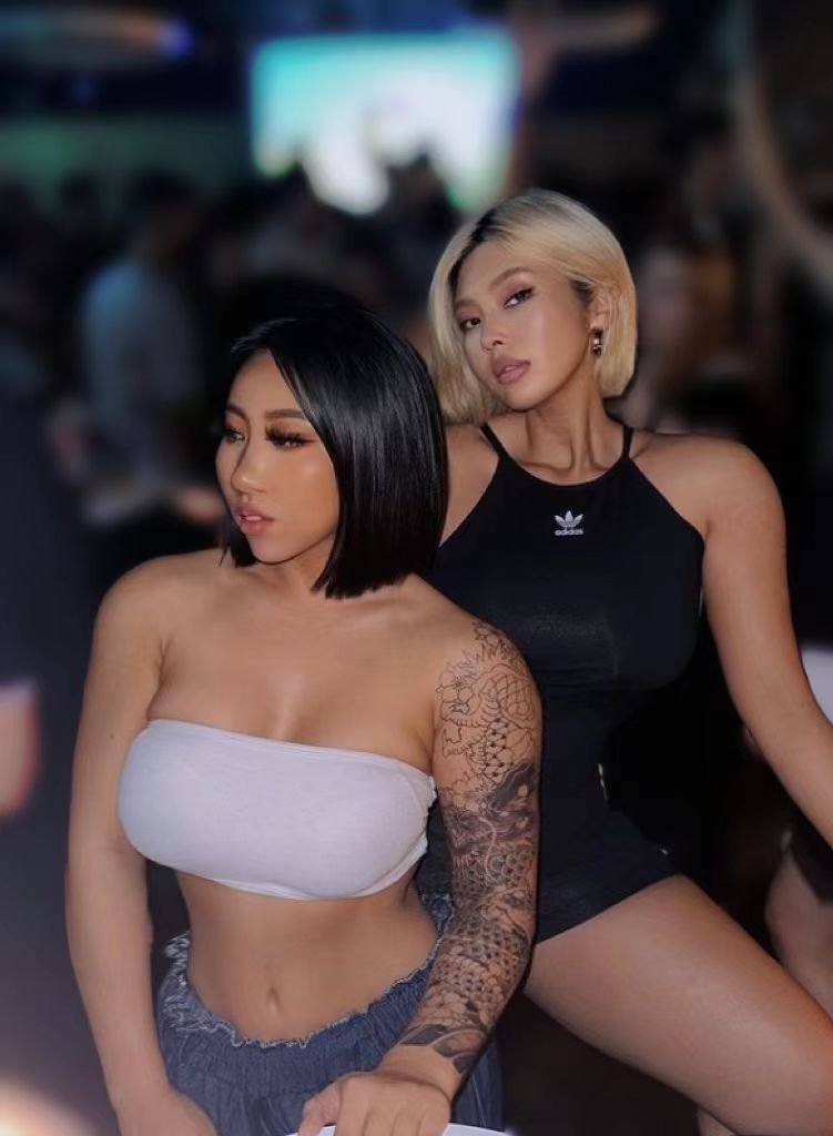 我发现我也太招女人喜欢了吧，全是女同私信我