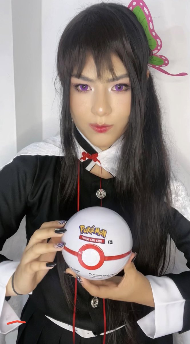 201L0L0L's tweet photo. El makeup y los ojos de contacto lila me hicieron volver a sentir bien haciendo cosplays uwu se vienen más para diciembre y pal contenido 🥹 https://t.co/b2oVwE2zPs