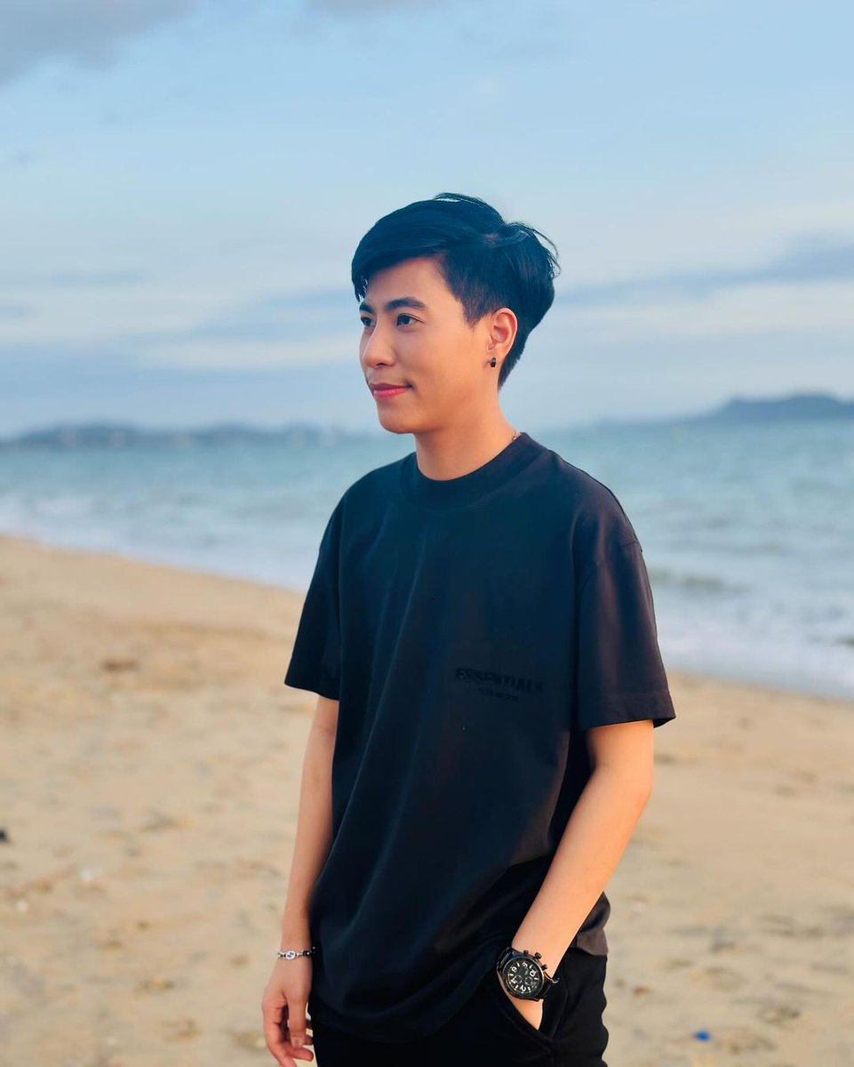 Pinkidols_com's tweet photo. ถ้าเธอชอบคนเอวเล็ก โทษทีเราเอวดีอ่ะ 🤣

ติดตาม “tanath tatruangroj” ได้ที่แอป https://t.co/BM8GYnR3je  คลิก https://t.co/cKFyMNGT3t หลังดาวน์โหลดกดเลือก “Pink Idols”

#Pinkidols #TomThailand
#FOXCoin #MrFOX
#tomboy #ทอม #ทอมหล่อ #ทอมดี้ #ทรงผมทอม #netidol #คบทอม  #ทอมหล่อบอกต่อ https://t.co/dTnMSugMPn