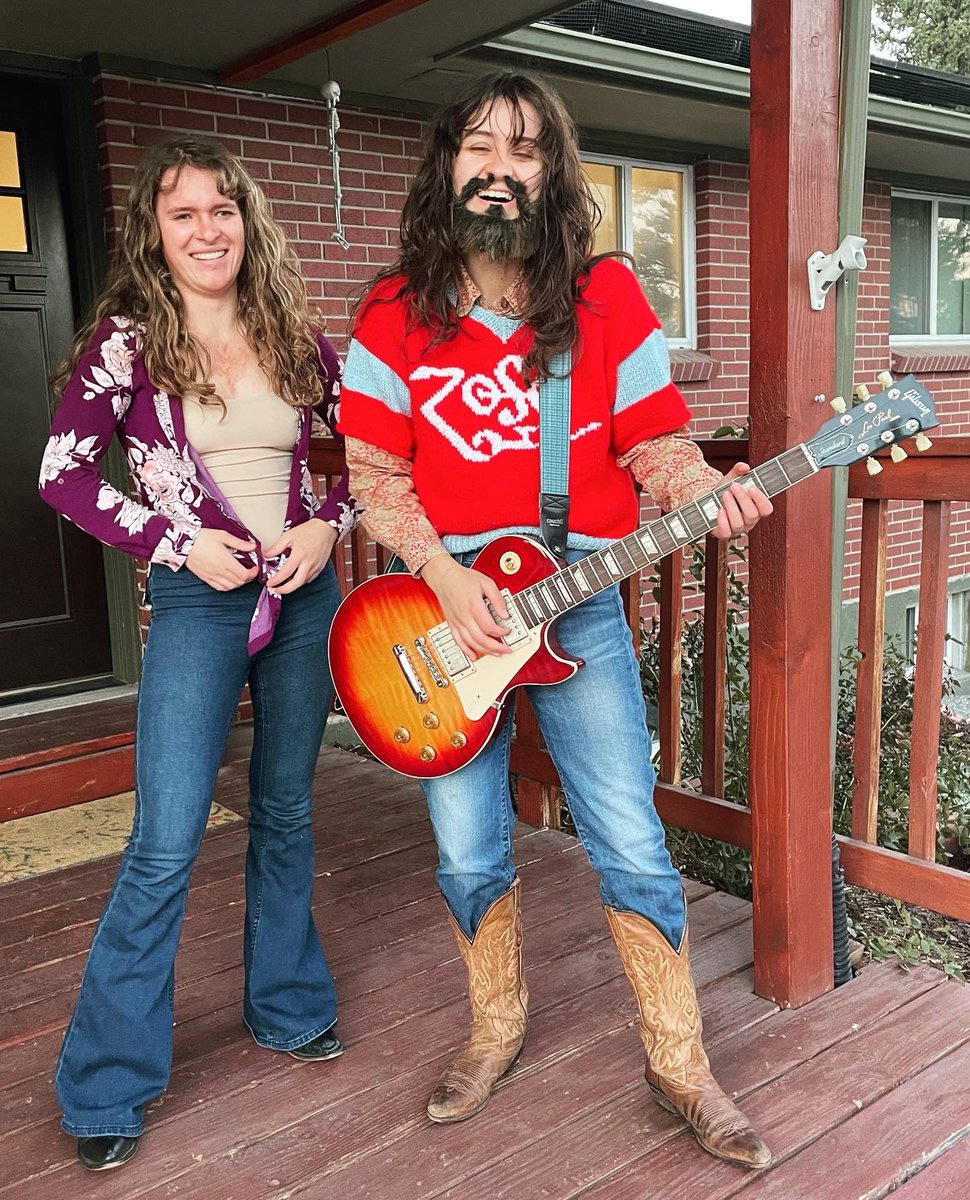 maziecrazycloud's tweet photo. This beard i made was so itchy. My sister also rocked Robert. https://t.co/BUVT8M7m2T