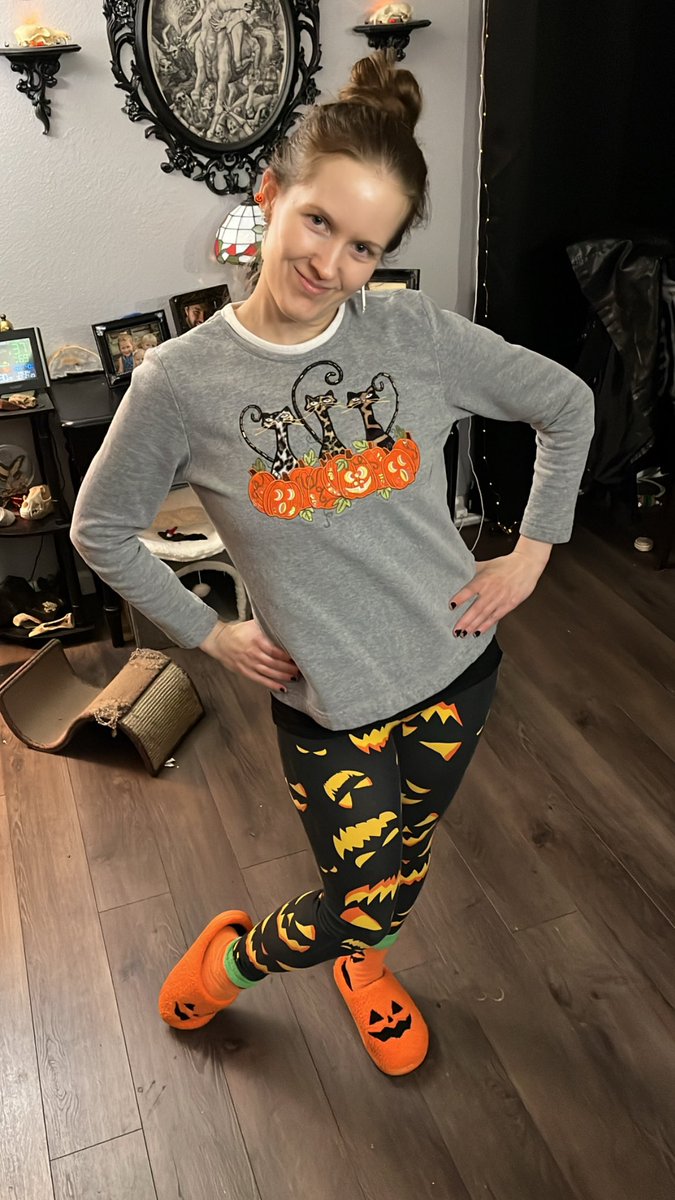 It’s Late and Almost Over in Westcoast and have to say “HAPPY HALLOWEEN”
🎃👻🐈‍⬛😈🧟‍♀️
#actorslife #HappyHalloween