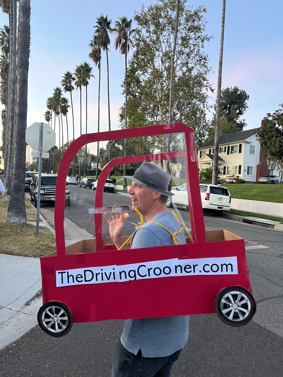 MerrillHagan's tweet image. This guy won Halloween #ITYSL #ithinkyoushouldleave #thedrivingcrooner