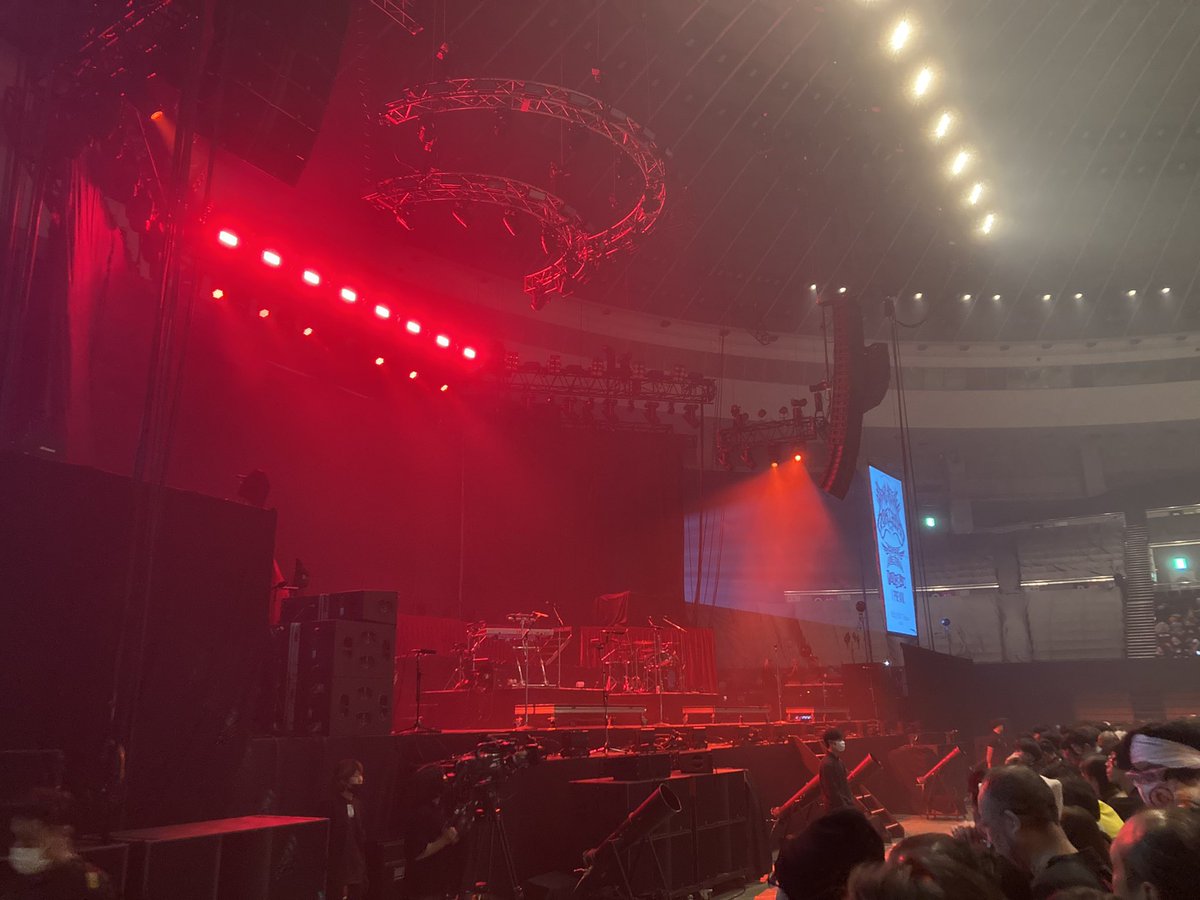 koumetaldeath's tweet photo. 柵から3列目ぐらい！
最後まで保つかどうか…😂
#NEXT_FEST https://t.co/uDCABjjp4S