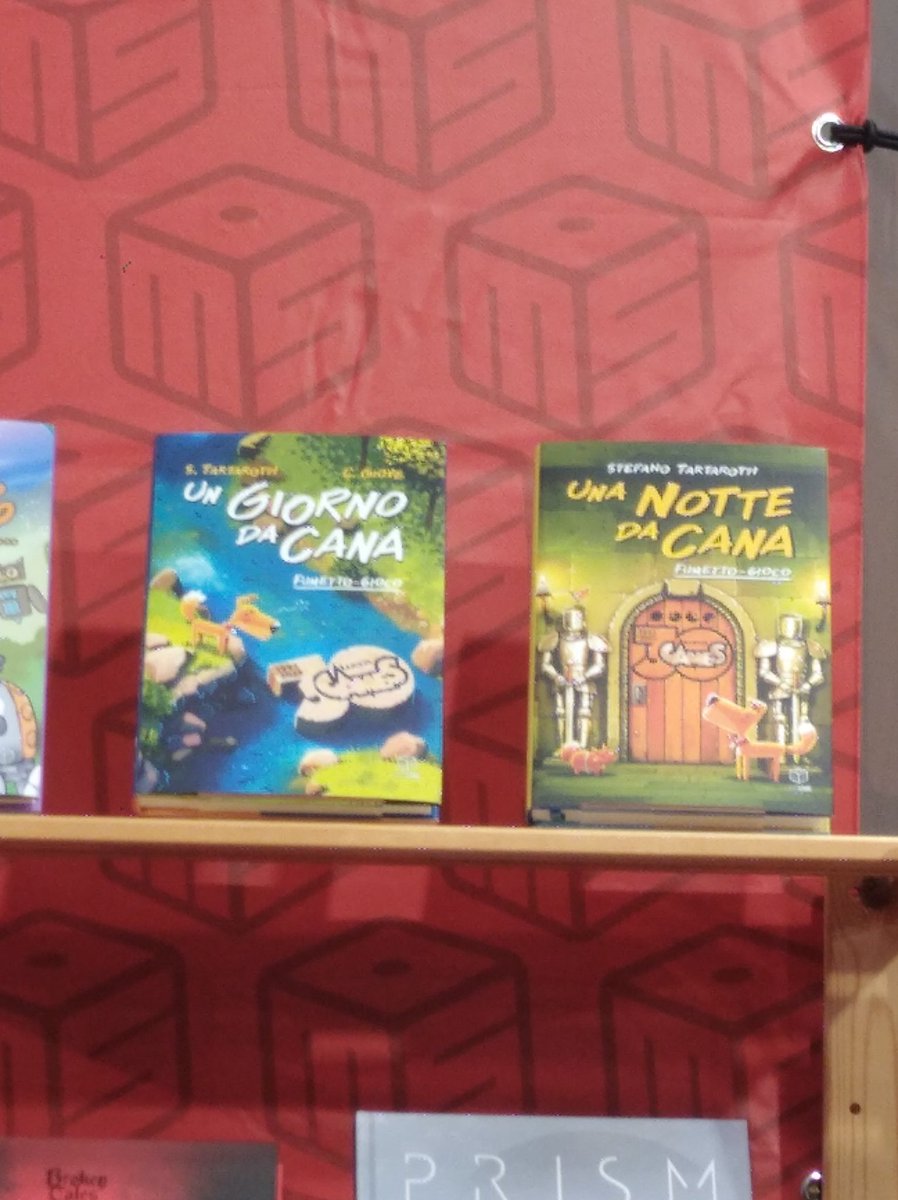 BlasiCapitano's tweet photo. @tartaro7 
Tarta, glabra testuggine, mi compiaccio: vedo che occupi lo scaffale più alto! 😊
#LuccaComics #LuccaGames https://t.co/7zliLCmfV2