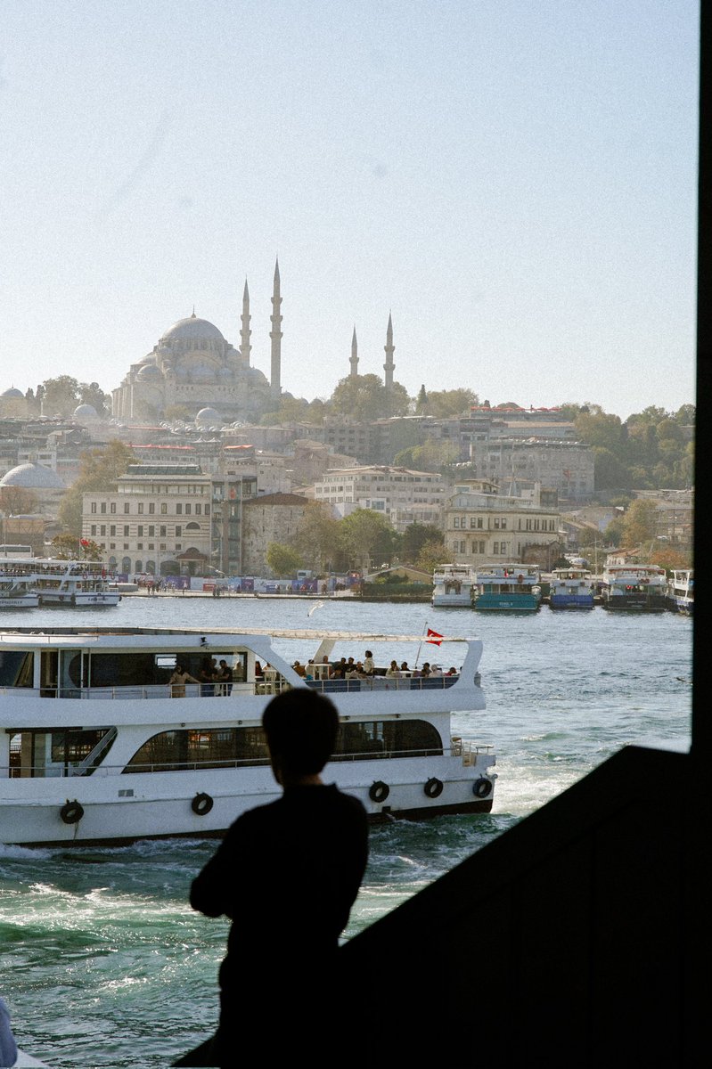 istanbul 💙 
#İstanbul #photography #cityphoto #cityscape #streetphotography