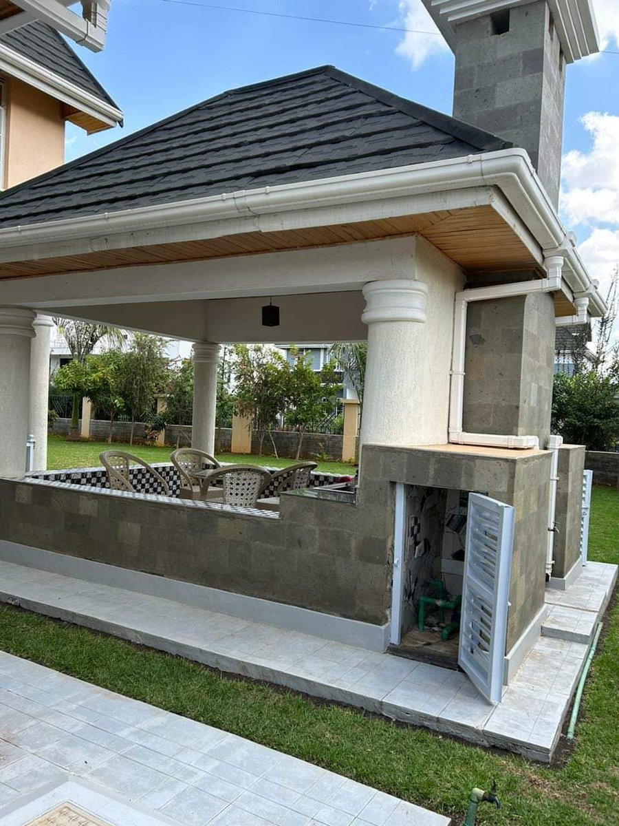 📍Karen

7BR villa on 0.5Acres.
All BRs Ensuite, private lounge/ family room.SQ for 3.
Price: 130,000,000
☎️0722 396 160