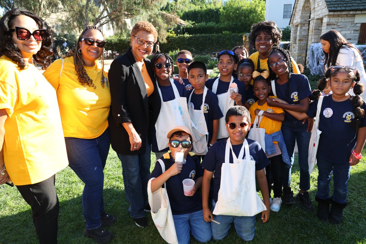 GettyHouse's tweet image. A Getty House Ghostly Halloween Party 🎃 #GettyHouseFoundation #HappyHalloween2023