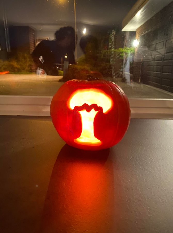 Hallowed_RS's tweet photo. Pumpkins from our pumpkin carving contest!
Ty to all that participated!
- Kiwi Wizard’s Tempoross Pumpkin 🎣
- Drots’ Woodcutting Pumpkin 🌳
- Iron Venture’s Skulled Pumpkin ☠️
- Dodkipje’s Pasta “Pumpkin” 😆
#clanEvent #osrs #fun #halloween https://t.co/bpaLJcTrun