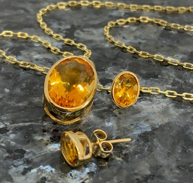 Jewelwork's tweet image. November Birthstone-Gorgeous 9ct rub over setting oval citrine pendant and earrings, stunning colour, would make a beautiful gift. Sold separately pendant £595.00 and earrings £200.00. #jewelworkjewellers #novemberbirthstone #ovalcitrinegems #citrinependant #ovalcitrineearrings