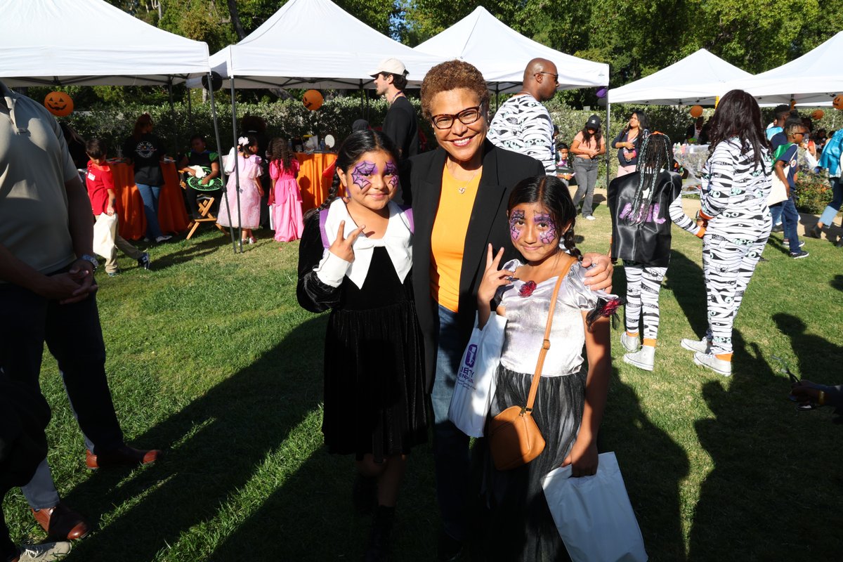 GettyHouse's tweet image. A Getty House Ghostly Halloween Party 🎃 #GettyHouseFoundation #HappyHalloween2023