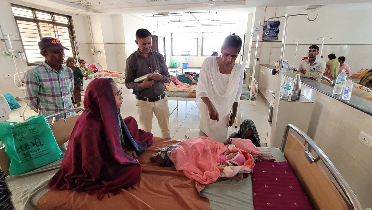 SBCCSk's tweet image. આજરોજ DPHN, DIECO અને DSBCC દ્વારા GMERS મેડિકલ કોલેજ ખાતે 2હાઈરિસ્ક PNCની મુલાકાત કરી રસીકરણ, લેચિંગ, #KMC વિષે સમજ આપી, PNCના સેજાના #CHO અને #FHW ને જાણ કરવામાં આવી #IECSBCCGUJARAT @GujHFWDept @NHMGujarat @CollectorSK @sabarkanthadp @OfficerIec @CdhoSabarkantha @DrDedhrotiya