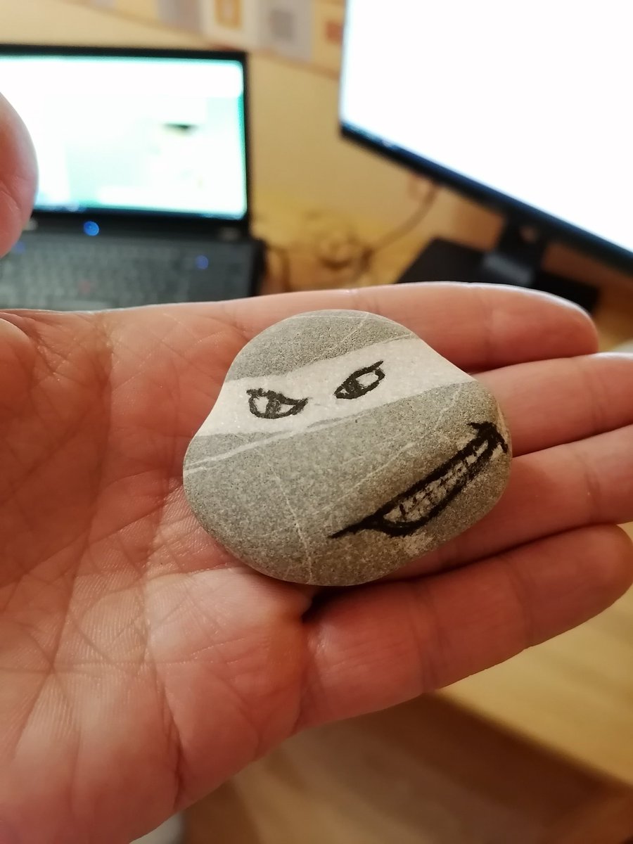 mikethere's tweet photo. Камень с турецкого пляжа превращается.. https://t.co/qxD1bqR1QH