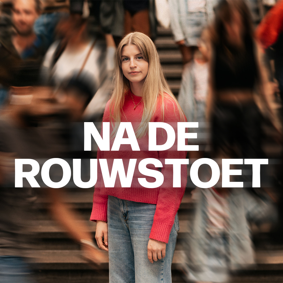 Nona Van Braeckel is 16 wanneer ze haar papa verliest. Na de rouwstoet gaat iedereen verder, maar voor Nona staat het leven even stil. In een openhartige podcast praat ze met lotgenoten. Hoe geef je rouw en verdriet een plaats in je leven?