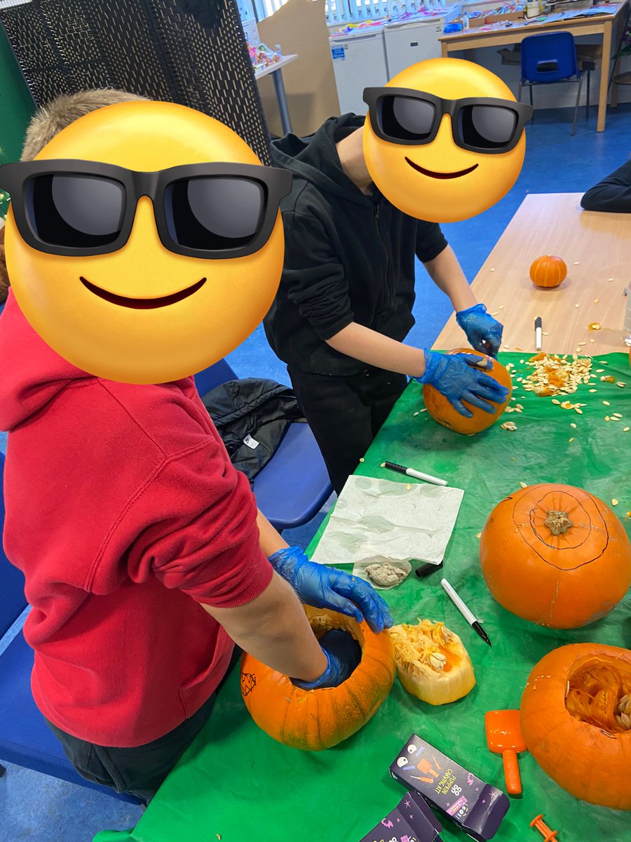 JamieIWBS's tweet photo. Yesterday we carved pumpkins to use as decorations for Halloween. The pupils did amazingly! @LawfieldPS https://t.co/8YbANP5Cj1