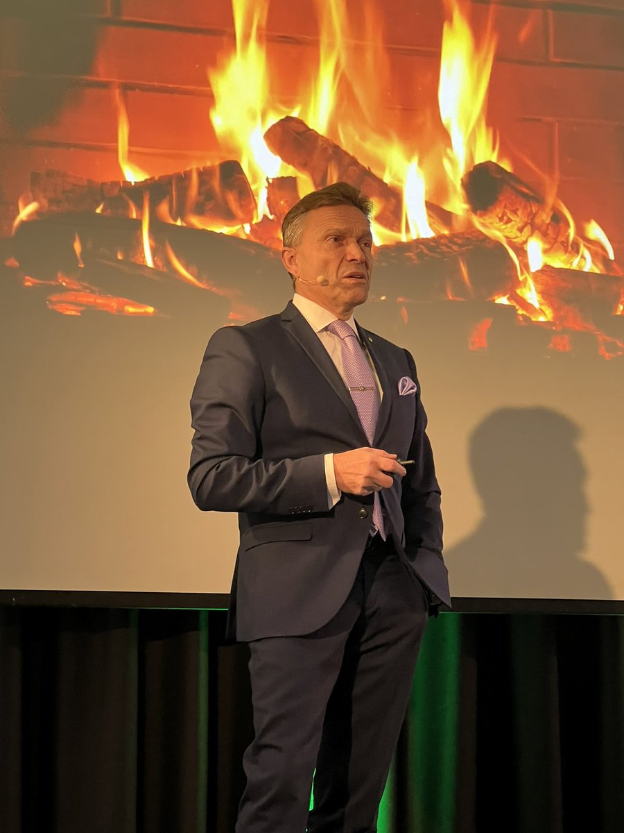 Timo Ritakallio kertoo OP-ryhmän tekoälymatkasta ja dataosaamisesta kilpailuedun lähteenä. #Asiakkuus2023