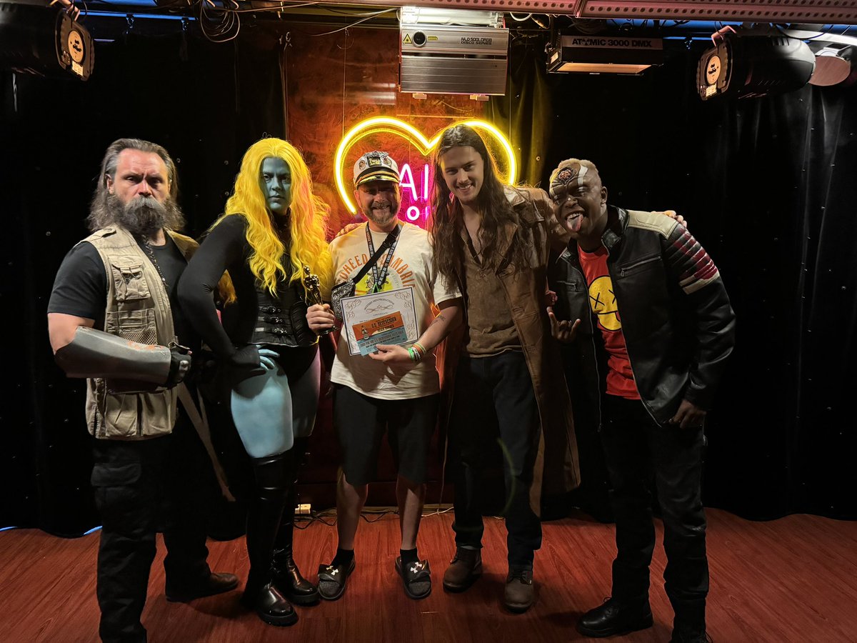 <a href="/SSNeverender/">SSNeverender</a> with <a href="/Coheed/">Coheed and Cambria</a> and 2000 family members!