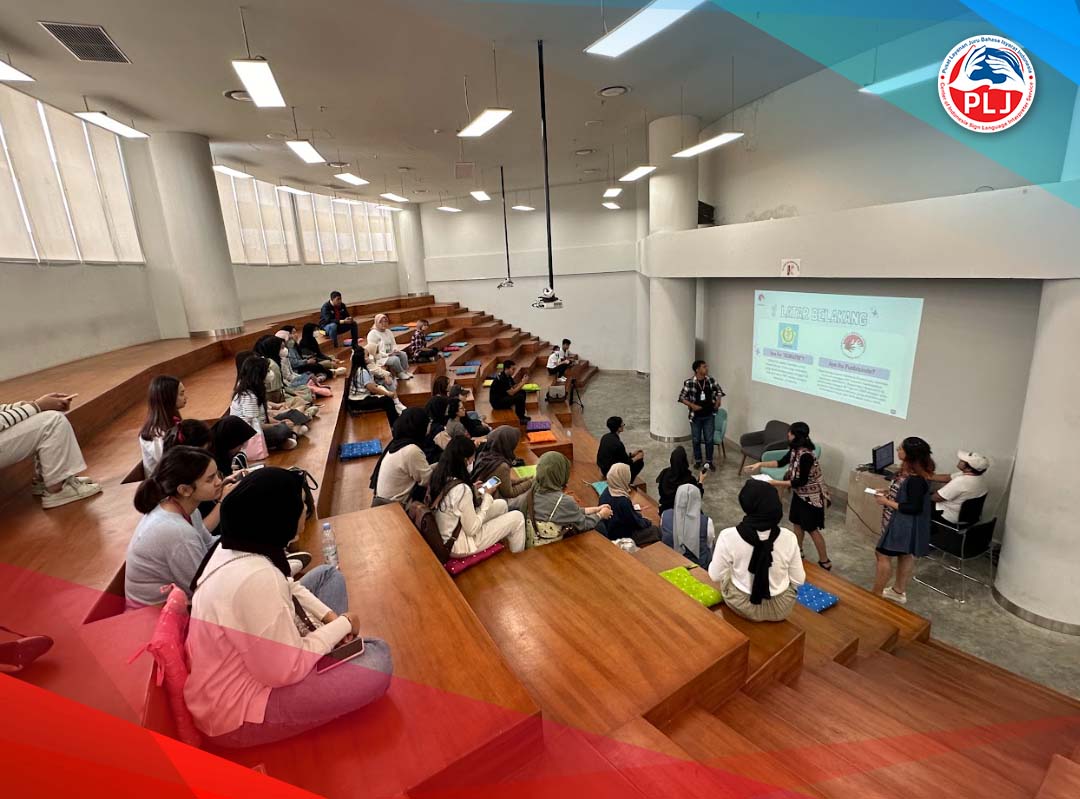 Penyediaan Juru Bahasa Isyarat (JBI) Bisindo ke Bahasa Indonesia dlm seminar &amp; workshop Bisindo "Seminar Mental Health 2023: Living in Inclusivity" di Kampus Binus Bekasi

Untuk info/pemesanan JBI, hubungi kami melalui:
linktr.ee/plj.indonesia