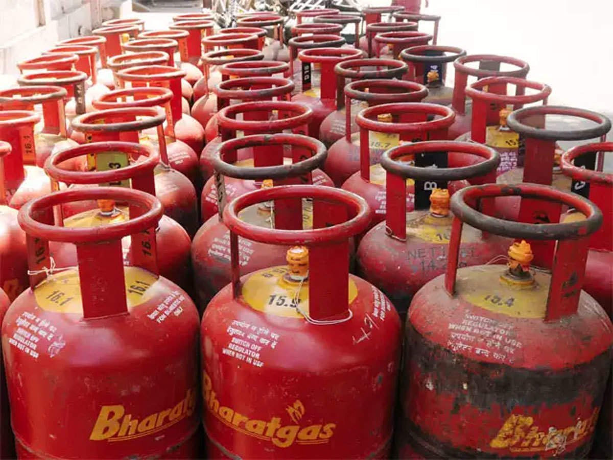 TheNewsRadar1's tweet image. 💥From today, 19-kg commercial LPG gas cylinders have become costlier by ₹103, coming as a shock for consumers. 💥

 #GasPriceHike #CommercialUsers #Inflation 
@SukhuSukhvinder #BreakingNews