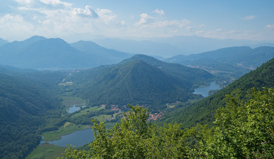 ClaudioBollenti's tweet photo. La #Valganna è un territorio magicamente conservatosi intatto nel tempo pur essendo collocato in un'area molto antropizzata e non sempre rispettosa dell’ambiente. Qualsiasi progetto o politica di sviluppo del territorio deve tenere in debita considerazione questo presupposto https://t.co/YKqEN9emu6