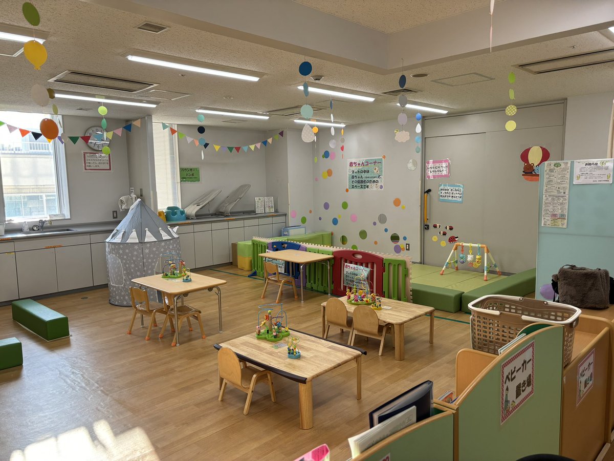 MATSUMOTO_Mits's tweet image. この時の一般質問で、10月以降に再開すると答弁いただいた #杉並保健所 内の乳幼児室に行ってきました。今エアコン修理中で少し暑かったけど、4組の乳幼児とその親子(我が家含む)で賑わっていました。16時終了は閉室後に消毒するにしても早すぎるのでは…そういう改善点も行かないとわからないですね。