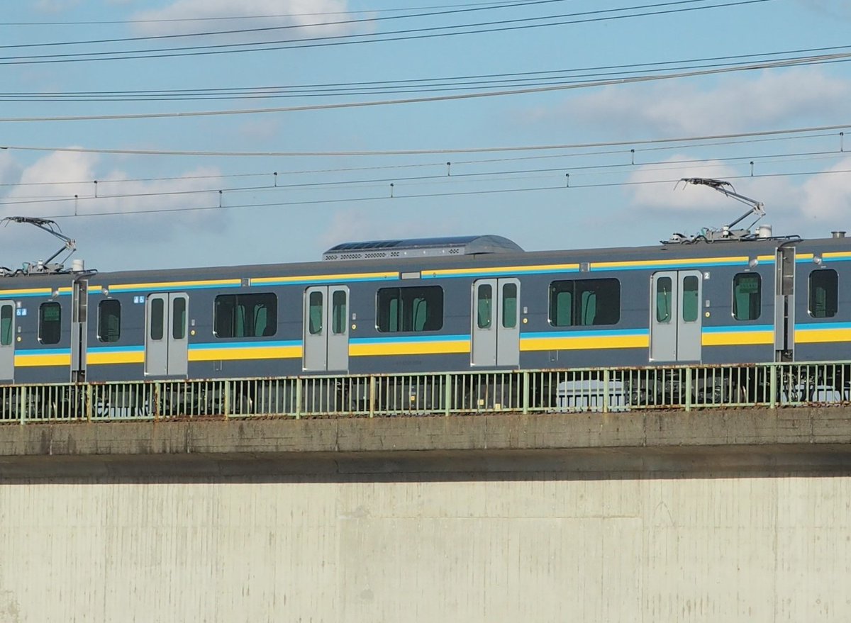ma9375's tweet photo. 11月1日(水)
府中多摩川武蔵野線橋(稲城側)

鶴見線電車新車回送
E131系1000番台1004F 
⊛都クラT4編成
EF81-137牽引 15:00定刻通過
#E131系1000番台
#1004F 
#都クラ
#T4編成
#新車回送
#配給輸送
#武蔵野線
#鶴見線
#多摩川河川敷
#稲城市
#府中市 https://t.co/1kYRE4a00S