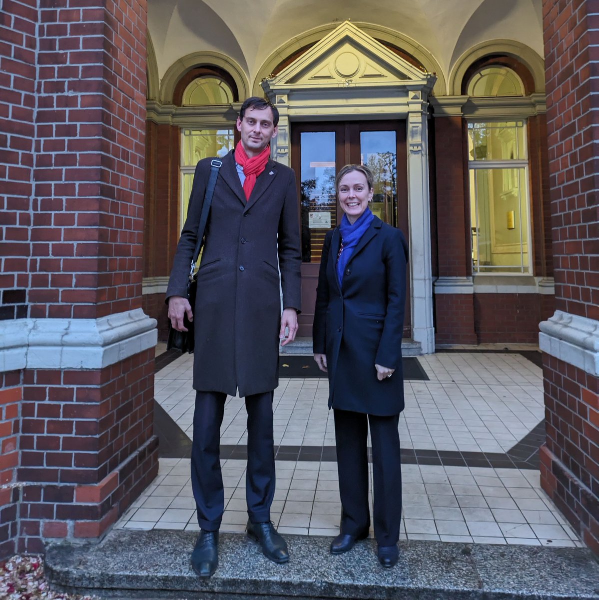 Die Antrittsbesuchsreihe von Senatorin @SchreinerManja führte sie gestern ins Bezirksamt @BerlinNkl. Mit Bezirksbürgermeister @martinhikel besprach sie die Kooperation von Bezirk und Senatsverwaltung in den kommenden Jahren. Auf gute Zusammenarbeit!