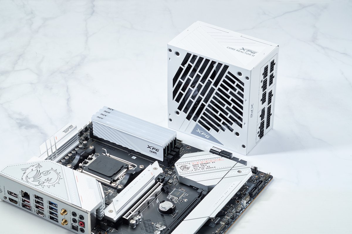 XPG_Global's tweet photo. XPG CORE REACTOR II and LANCER BLADE DDR5 white editions pair together perfectly for a sleek, stylish build.💫
#XPG #COREREACTORII #LANCERBLADE https://t.co/PH5eO6snxE