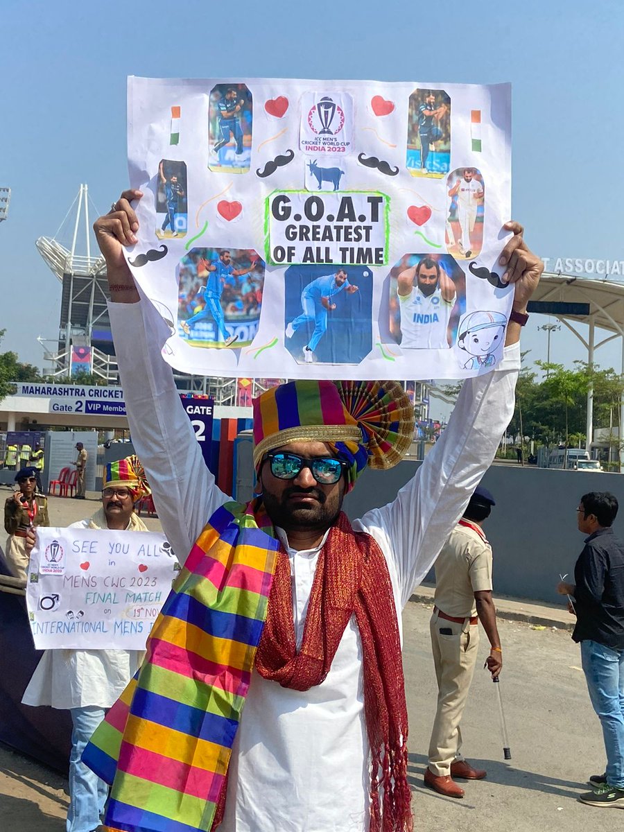 Shami is GOAT.

Activists of <a href="/RealSIFF/">SIFF - Save Indian Family Foundation</a> are at Pune Cricket Stadium now.

#MoreWicketsMoreAlimony 

#HalfPropertyAlimony

#NZvsSA