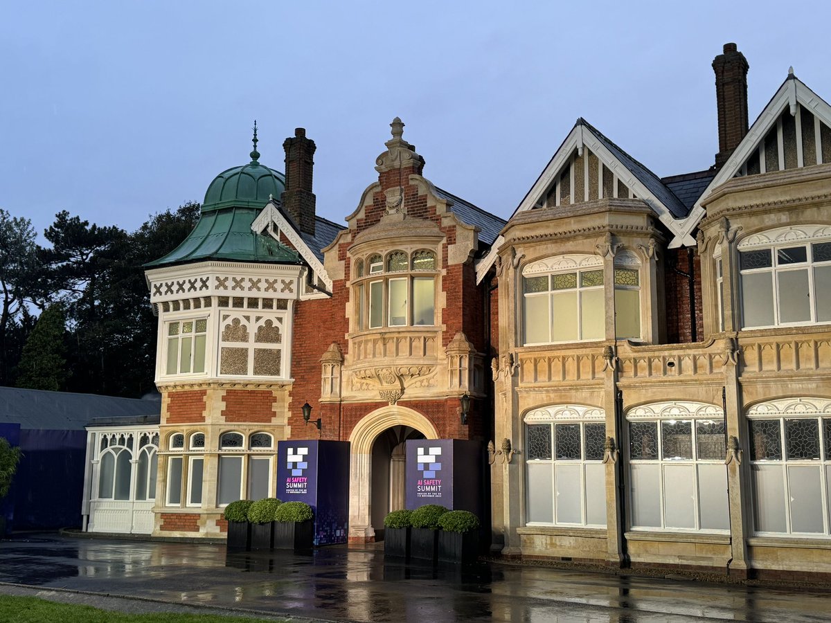 IainStanden's tweet image. Well it’s started! @bletchleypark Mansion looking smart and dressed this morning, ready for the #AISafetySummit taking place here today  and tomorrow.