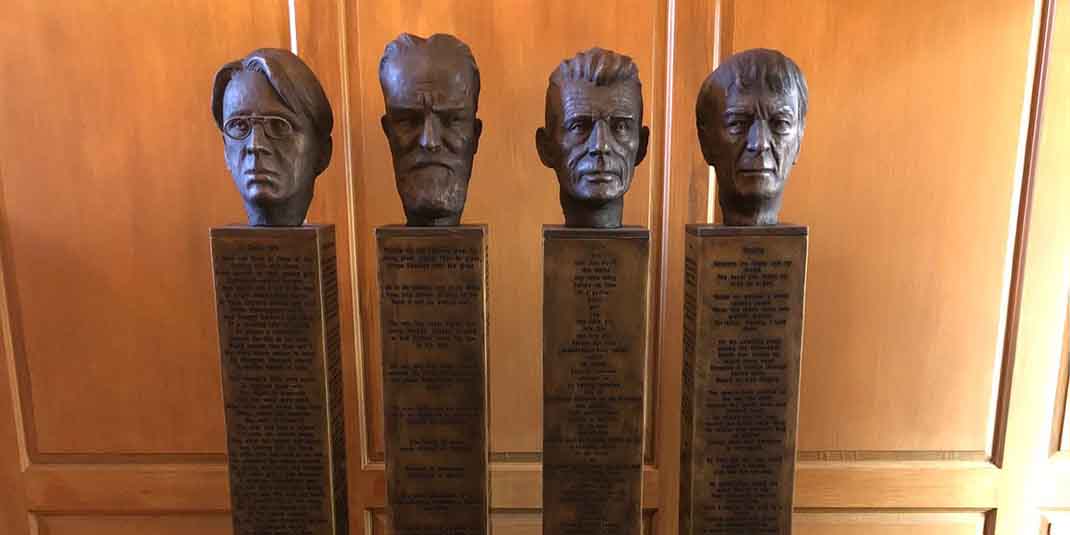 Have you got a favourite?!

#Ireland has had 4 @NobelPrize Laureates in Literature!

W. B. Yeats, 1923
George Bernard Shaw, 1925
Samuel Beckett, 1969
Seamus Heaney, 1995

#IrishAuthors #NationalAuthorsDay 📚🖊️☘️
