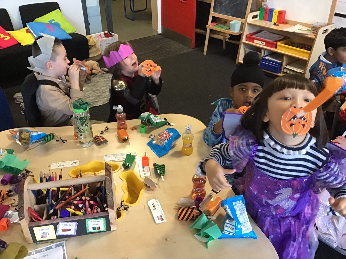 MrsS_Saracen's tweet photo. Halloween fun in P1 @saracenprimary 
#Halloween2023 🎃👻🧙🏻‍♀️ https://t.co/2qPYolI8FR