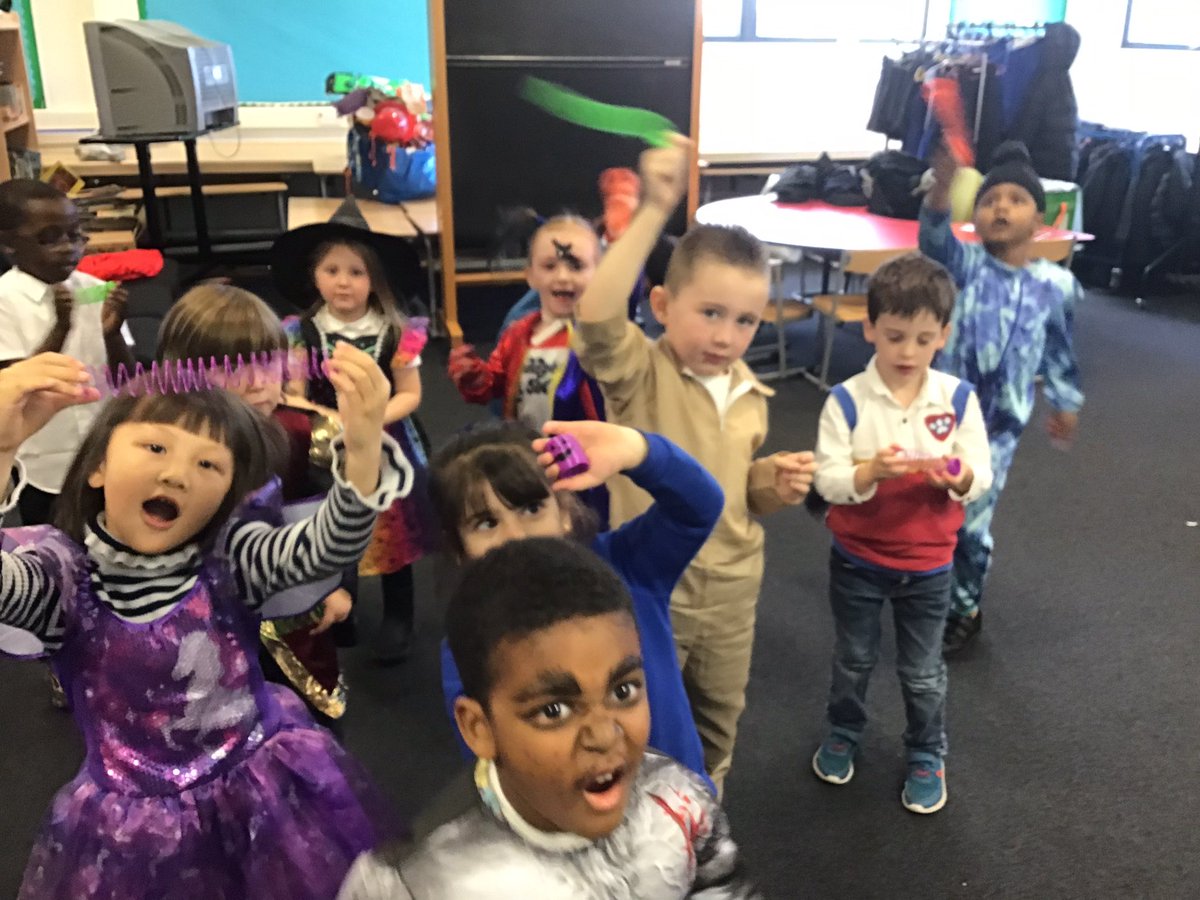 MrsS_Saracen's tweet photo. Halloween fun in P1 @saracenprimary 
#Halloween2023 🎃👻🧙🏻‍♀️ https://t.co/2qPYolI8FR