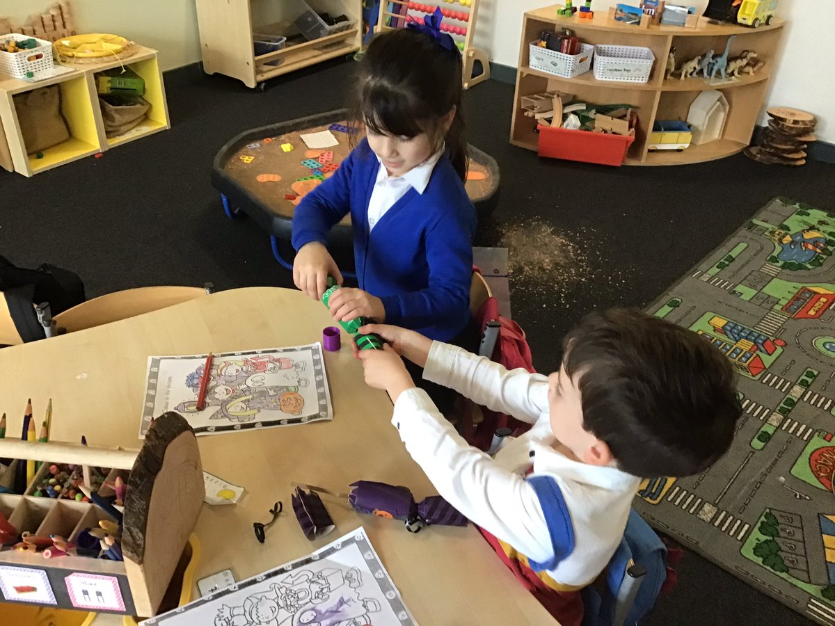 MrsS_Saracen's tweet photo. Halloween fun in P1 @saracenprimary 
#Halloween2023 🎃👻🧙🏻‍♀️ https://t.co/2qPYolI8FR