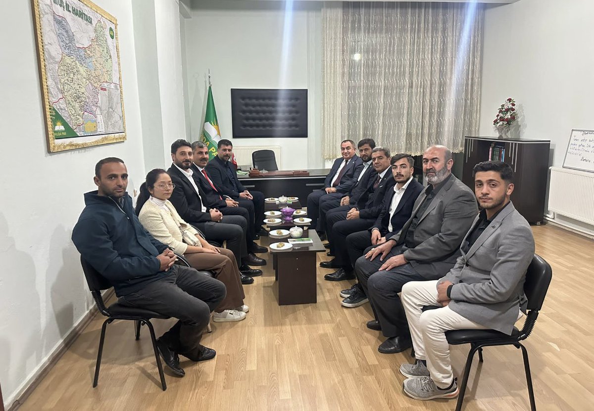 *
Hüda Par Muş il başkanlığını ziyaret edip sayın Şirin Çağlayan ve heyetine hayırlı olsun dileklerimizi ilettik…