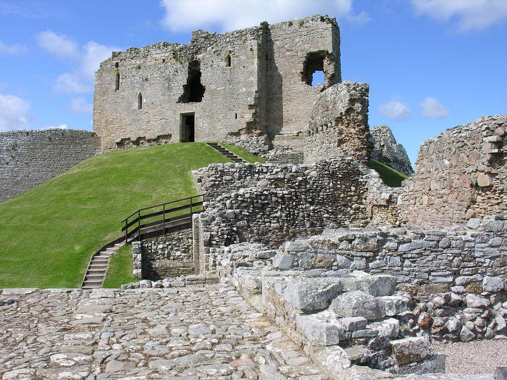 UndisScot's tweet photo. Duffus Castle north of Elgin in Moray, an amazingly well-preserved example of a motte and bailey castle. A wooden predecessor was first built here some time prior to 1150 before being replaced by a stone castle in the 1300s. More pics and info: https://t.co/VI8AL6nC4M https://t.co/zPW4LaCMkt