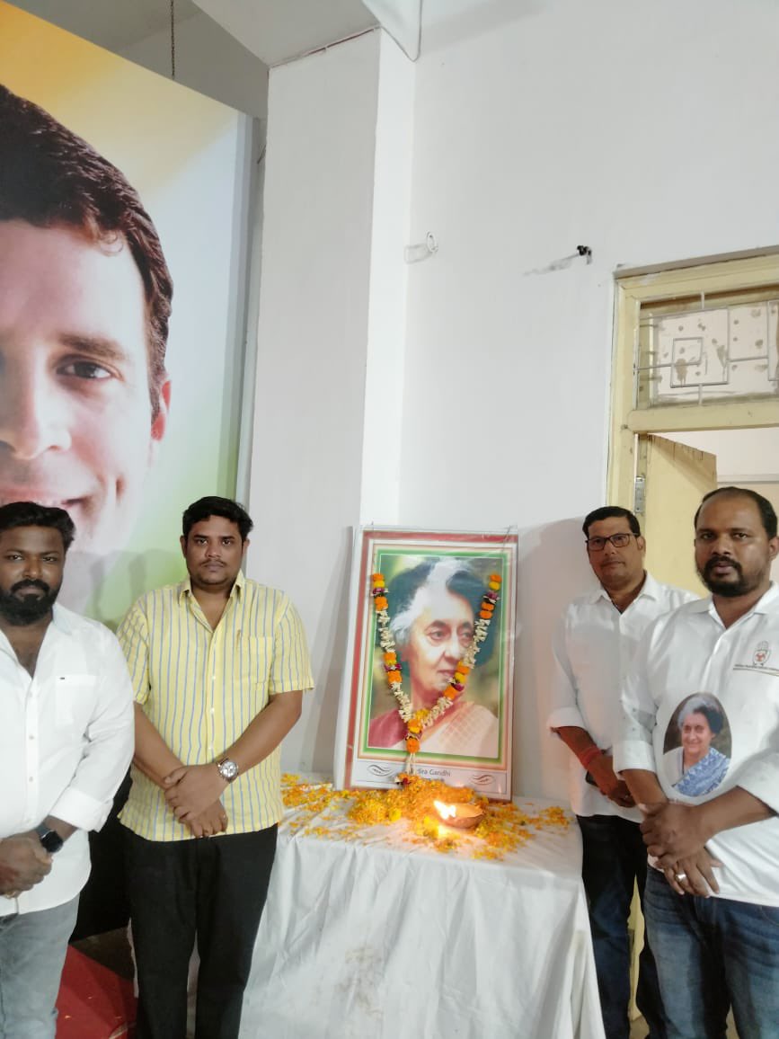CuttackDCC's tweet photo. On the Eve of 39th Death Anniversary of Late Prime Minister, Bharat Ratna Smt. Indira Gandhi ji a Blood Donation Camp was held at Bhubaneswar Pradesh Congress Bhawan by Youth Congress.
#IndiraGandhi #PrimeMinister #India #BharatRatna #IronLady #BloodDonation #Camp #Congress https://t.co/d0OBTVcUkC