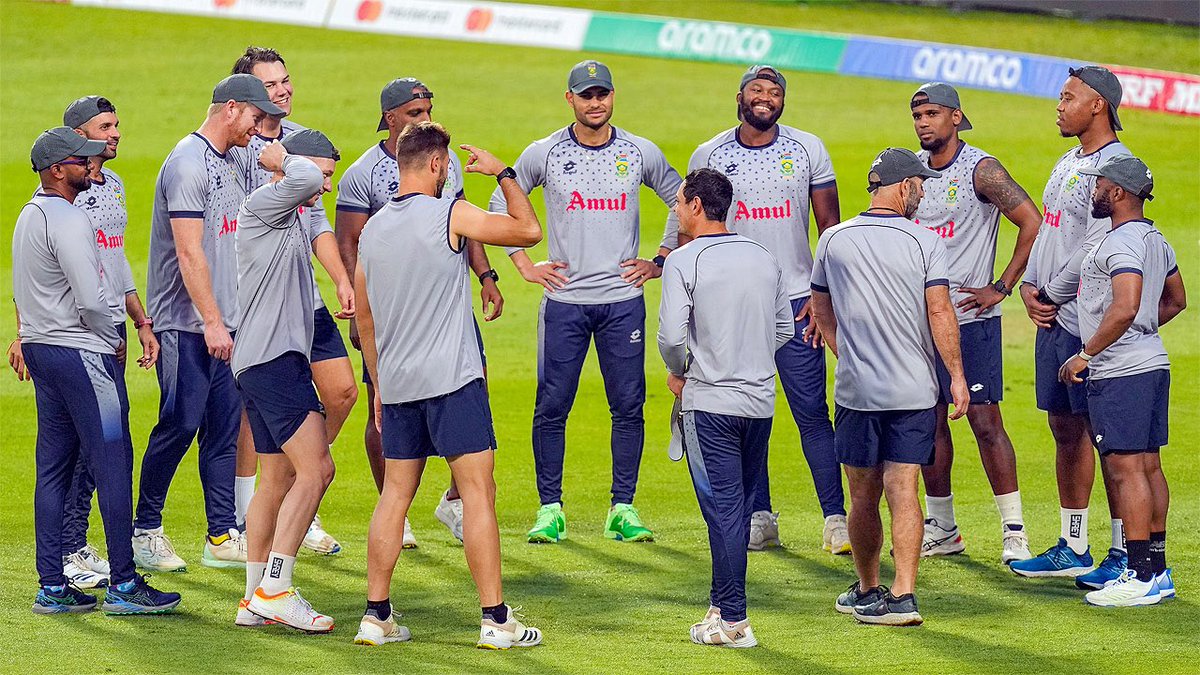 NhlanhlamafuSa's tweet photo. @ProteasMenCSA today we rally behind you 🇿🇦❤️🇿🇦
Let’s bring it home gentlemen 🇿🇦
#ProteaFire
#Manyora
#CWC2023 https://t.co/b3a5vj98rK