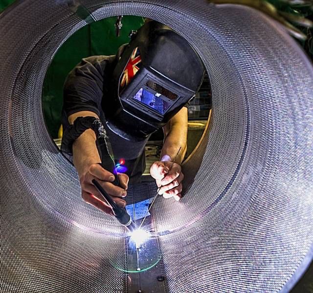 Today is #NationalEngineeringDay. The UK is an engineering powerhouse, with the profession contributing an estimated £645bn to the economy each year. Comprising 729,000 firms, more than 8m people are part of the UK's engineering economy. (Royal Academy of Engineering) #UKmfg🇬🇧