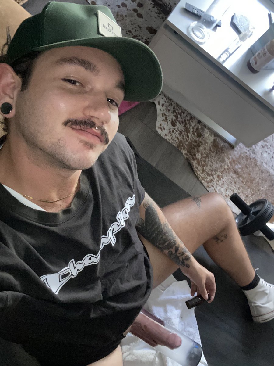 47_rad's tweet image. Afternoon pump before the gym. I love packing this tube #bator #pumpedcock #penispump #cockpump #fetish