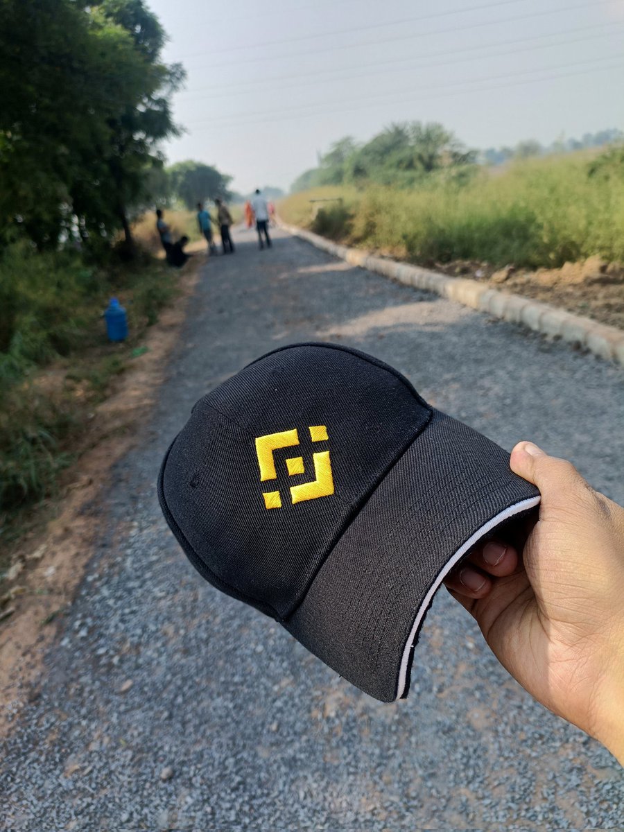 XMeN_TraDeR's tweet photo. कितने लोगो को 🧢 पहना के 
ये 🧢 हासिल होती है https://t.co/VcdG6CIFX4