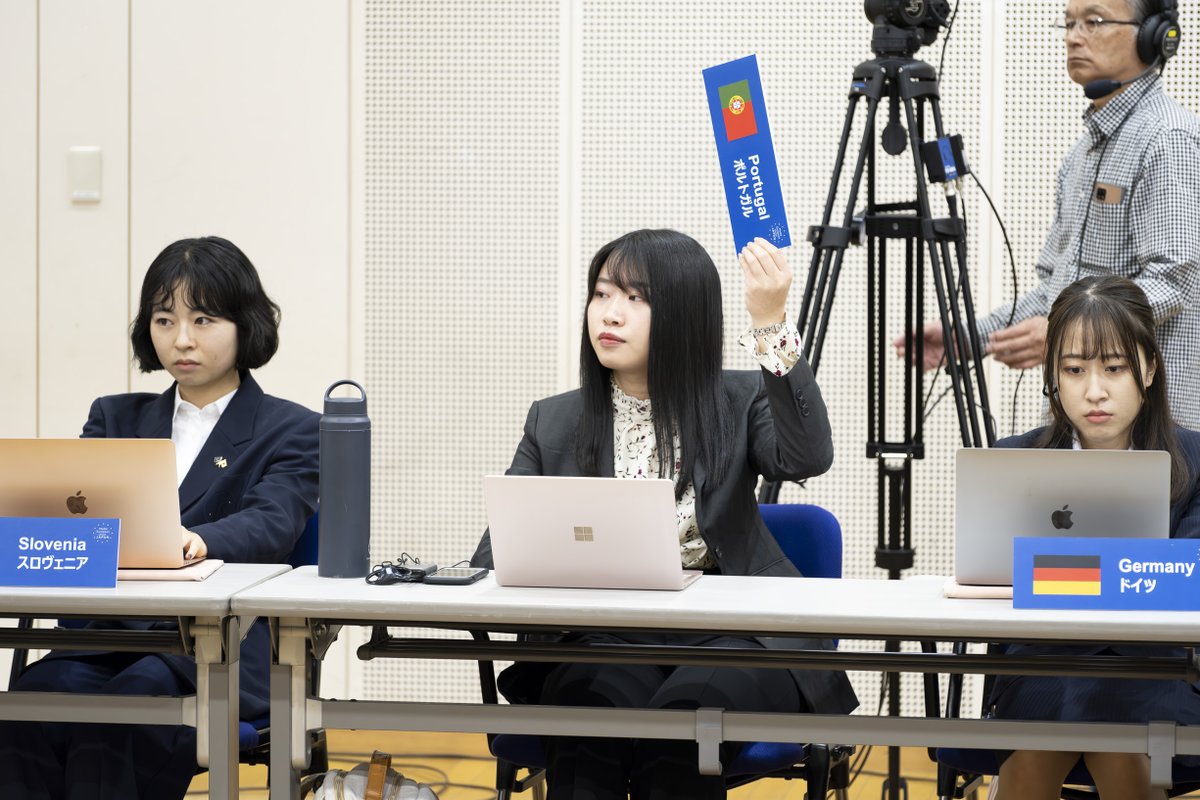 EUinJapan's tweet image. 【#模擬EU 🇪🇺】
#東京大学 において、日本で初めて行われた #模擬EU は、大成功でした。参加者は気候変動への理解を深め、EUの政策決定の過程を体験しました🇪🇺
この経験が皆さんの今後に活きることを願っています。