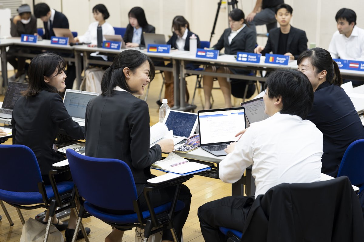 EUinJapan's tweet image. 【#模擬EU 🇪🇺】
#東京大学 において、日本で初めて行われた #模擬EU は、大成功でした。参加者は気候変動への理解を深め、EUの政策決定の過程を体験しました🇪🇺
この経験が皆さんの今後に活きることを願っています。