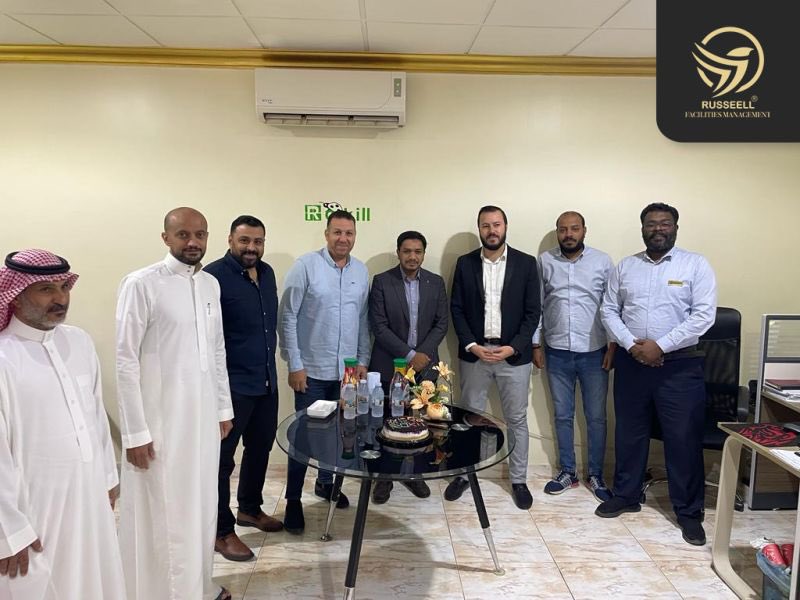 RusseellCO's tweet image. This is how we welcome our new employees.
Please Join us Welcoming our new employee, Dr. Mohamed Naeem

.هكذا نرحب بموظفينا الجدد 
رحبوا معنا بموظفنا الجديد دكتور محمد نعيم

#russeell
#pest_control 
#facility_managment