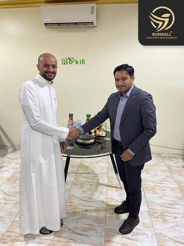 RusseellCO's tweet image. This is how we welcome our new employees.
Please Join us Welcoming our new employee, Dr. Mohamed Naeem

.هكذا نرحب بموظفينا الجدد 
رحبوا معنا بموظفنا الجديد دكتور محمد نعيم

#russeell
#pest_control 
#facility_managment