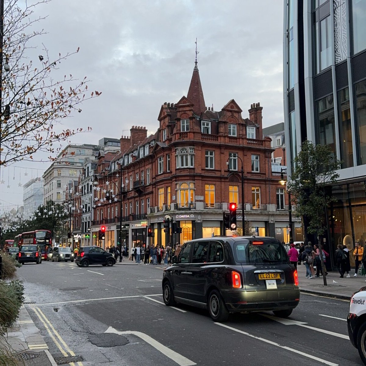 bapk_'s tweet photo. LONDON https://t.co/h9DlovXWEy