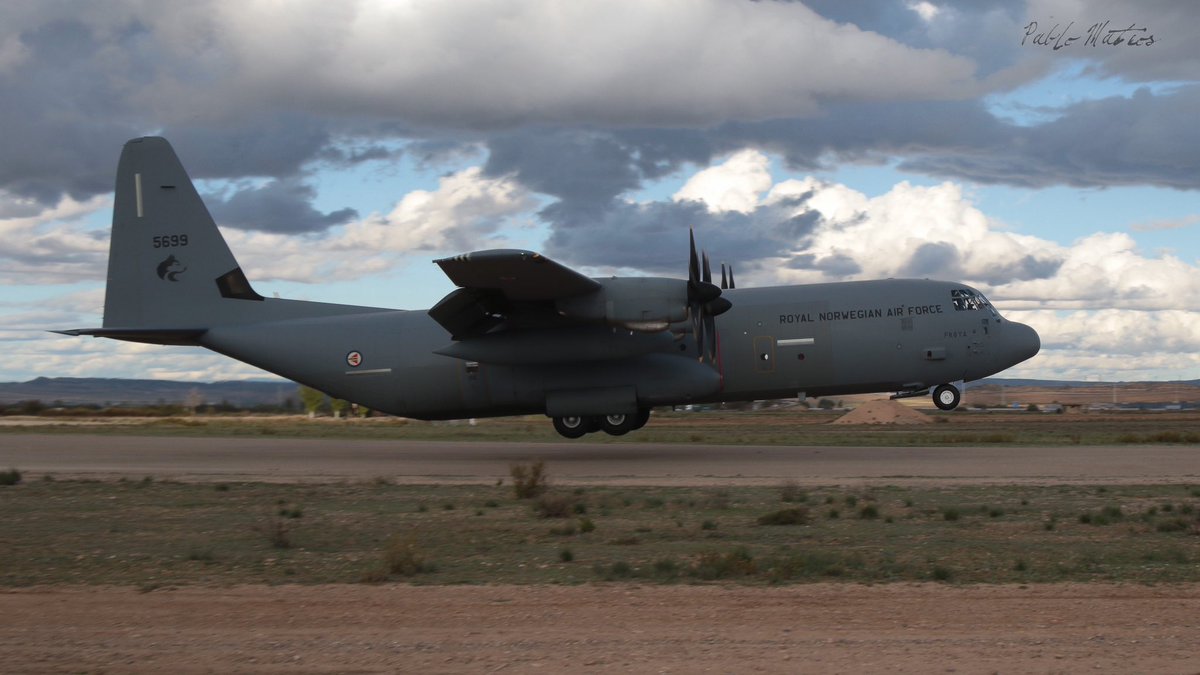 LeonSpotters's tweet photo. Fotografías del ultimo curso del año del programa de transporte aéreo táctico
europeo ETAP-C 23/4, celebrado en el Aeródromo Militar de Ablitas.  @EATC_ Fotografías: @NeiraMateos https://t.co/tetRYgwqcl